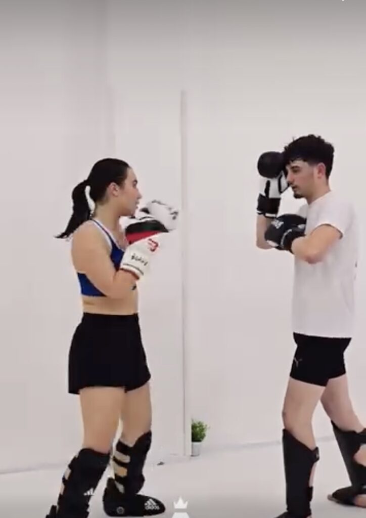 Arti Marziali e Sport da Combattimento - Lezione di Kick boxing con Viola 1