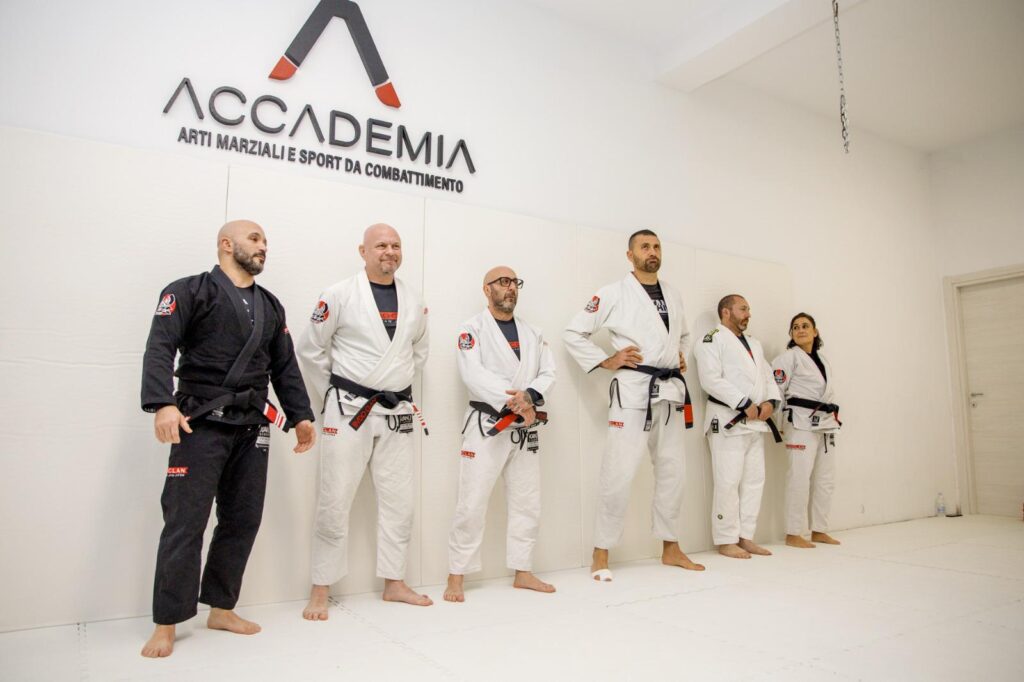 Accademia delle Arti Marziali e Sport da Combattimento - Quel volo sul pianoforte... 1 Arti Marziali e Sport da Combattimento - Quel volo sul pianoforte... 1