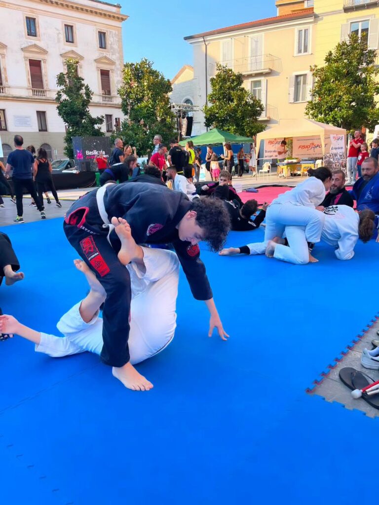 Arti Marziali e Sport da Combattimento - Basilicata più SPORT Invaders: Il Jiu Jitsu scende in piazza a Potenza 3