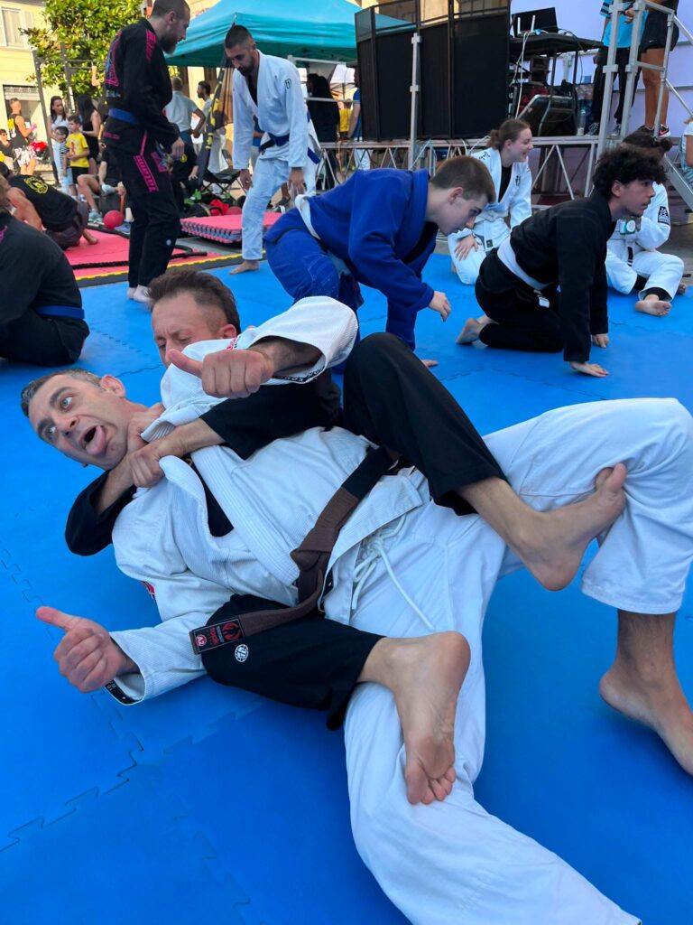 Arti Marziali e Sport da Combattimento - Basilicata più SPORT Invaders: Il Jiu Jitsu scende in piazza a Potenza 6