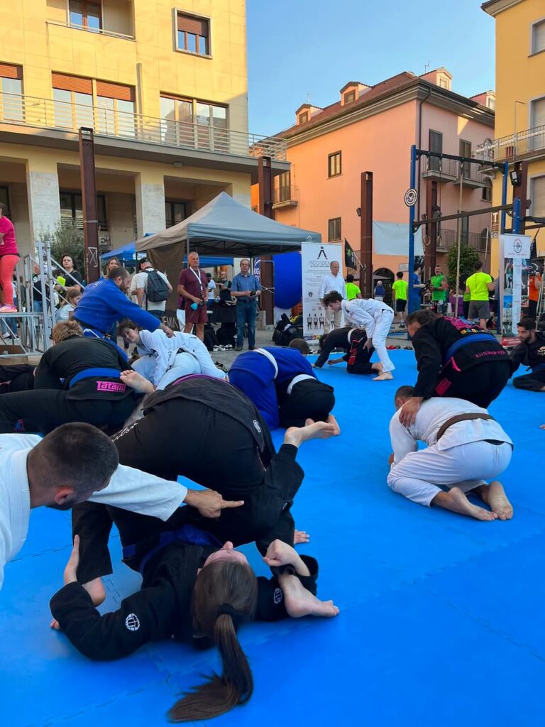 Arti Marziali e Sport da Combattimento - Basilicata più SPORT Invaders: Il Jiu Jitsu scende in piazza a Potenza 9