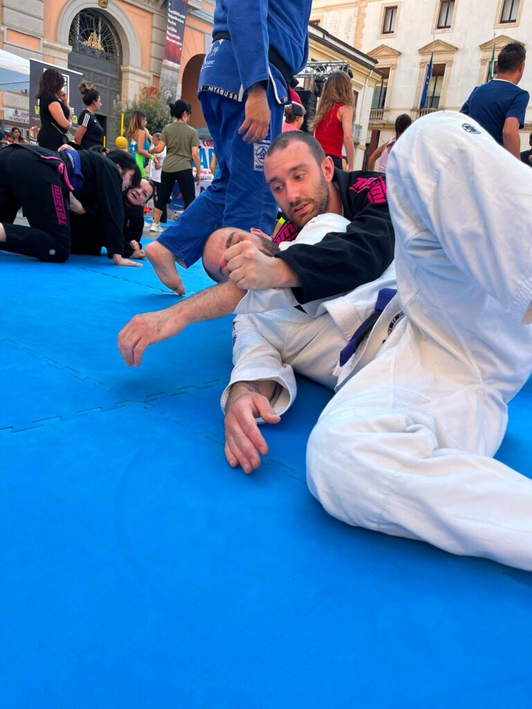 Arti Marziali e Sport da Combattimento - Basilicata più SPORT Invaders: Il Jiu Jitsu scende in piazza a Potenza 12