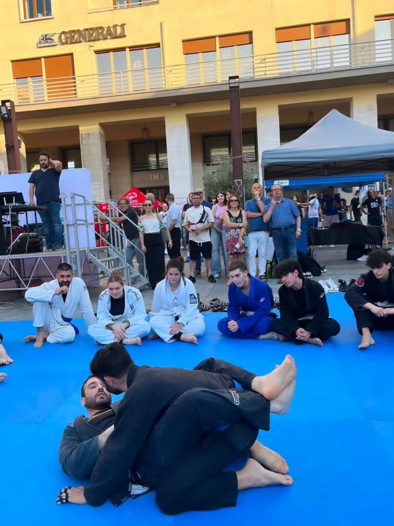Arti Marziali e Sport da Combattimento - Basilicata più SPORT Invaders: Il Jiu Jitsu scende in piazza a Potenza 18