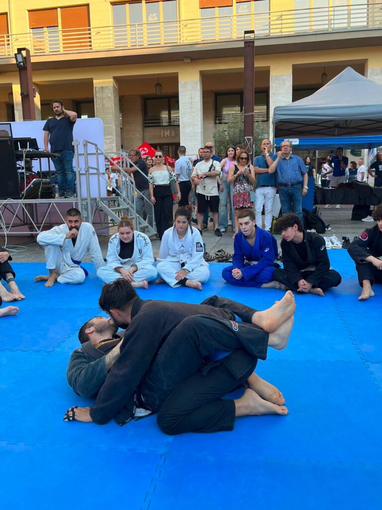 Arti Marziali e Sport da Combattimento - Basilicata più SPORT Invaders: Il Jiu Jitsu scende in piazza a Potenza 14